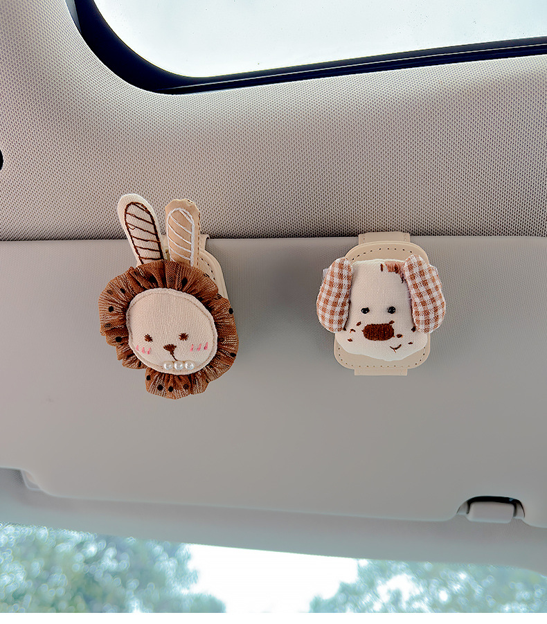 Cute Fabric Doll Car Sun Visor Clip, Multifunctional Sunglasses and Ticket Holder