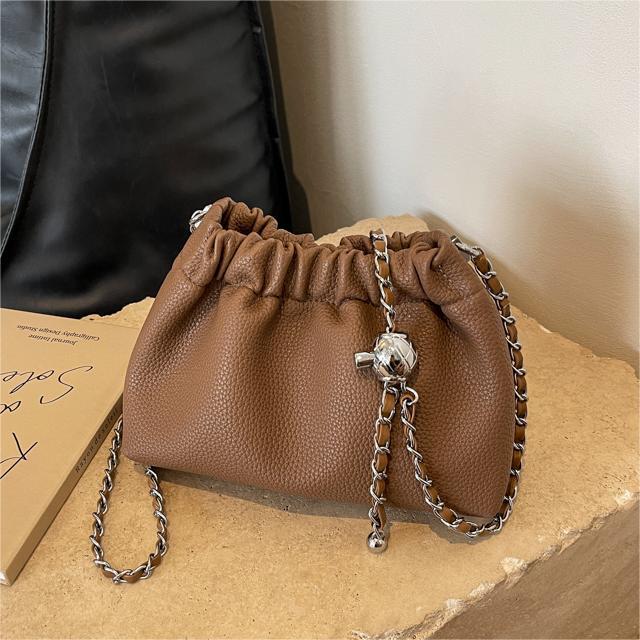 Bolso popular de este año bolso de mujer 2023 nuevo diseño de nicho bolso de hombro de la cadena textura versátil bolso de cubo popular