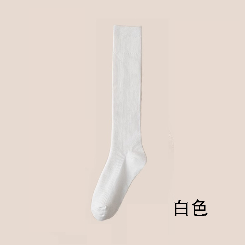 縦条のふくらはぎの靴下の女性の春秋の圧力の長い筒の靴下はやせていることができます。