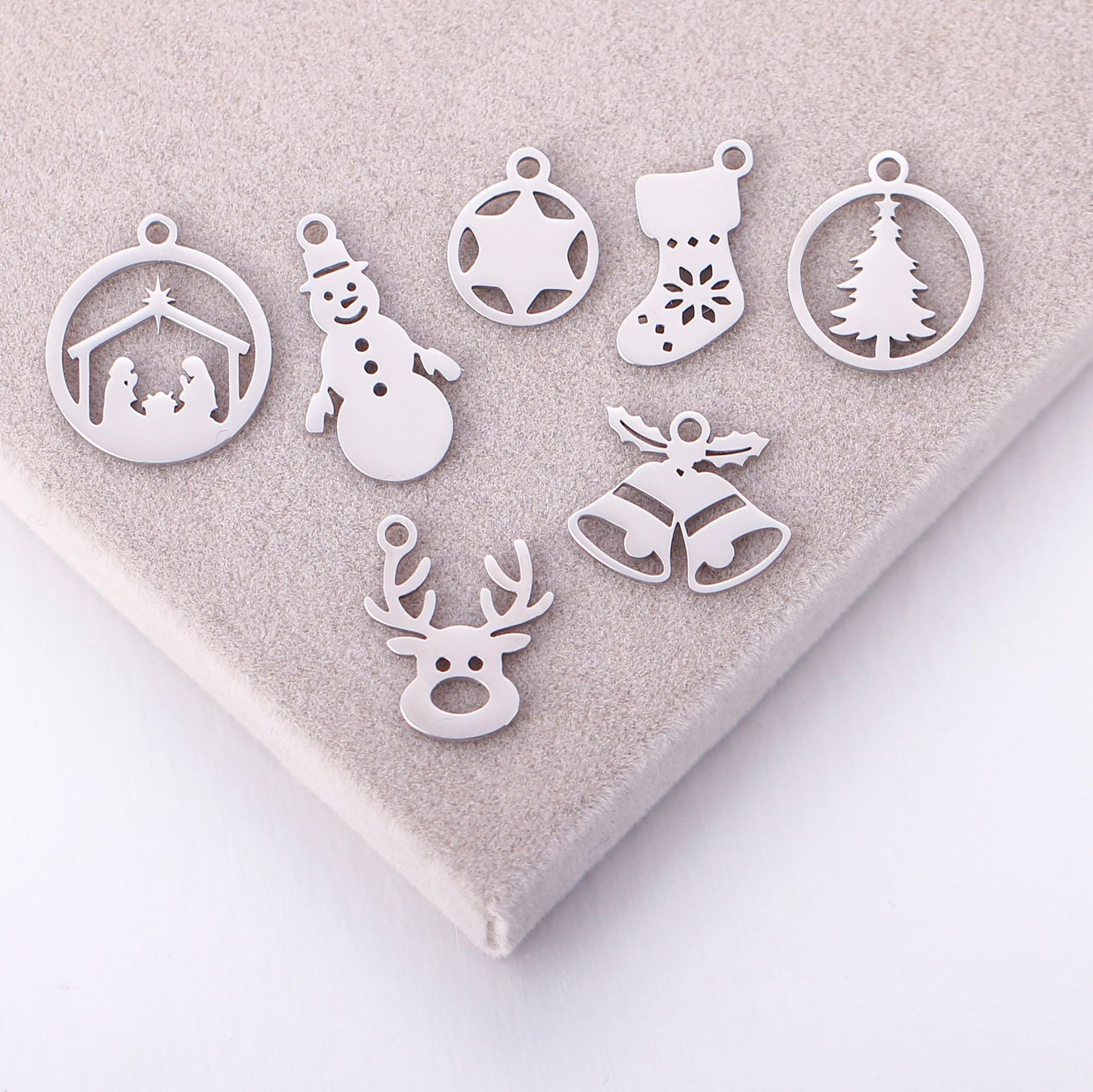 Christmas Tree, Snowman, Snowflake Pattern 5 PCS/Package 13*16mm 14*19mm 304 Stainless Steel Christmas Tree Snowman Snowflake Pendant