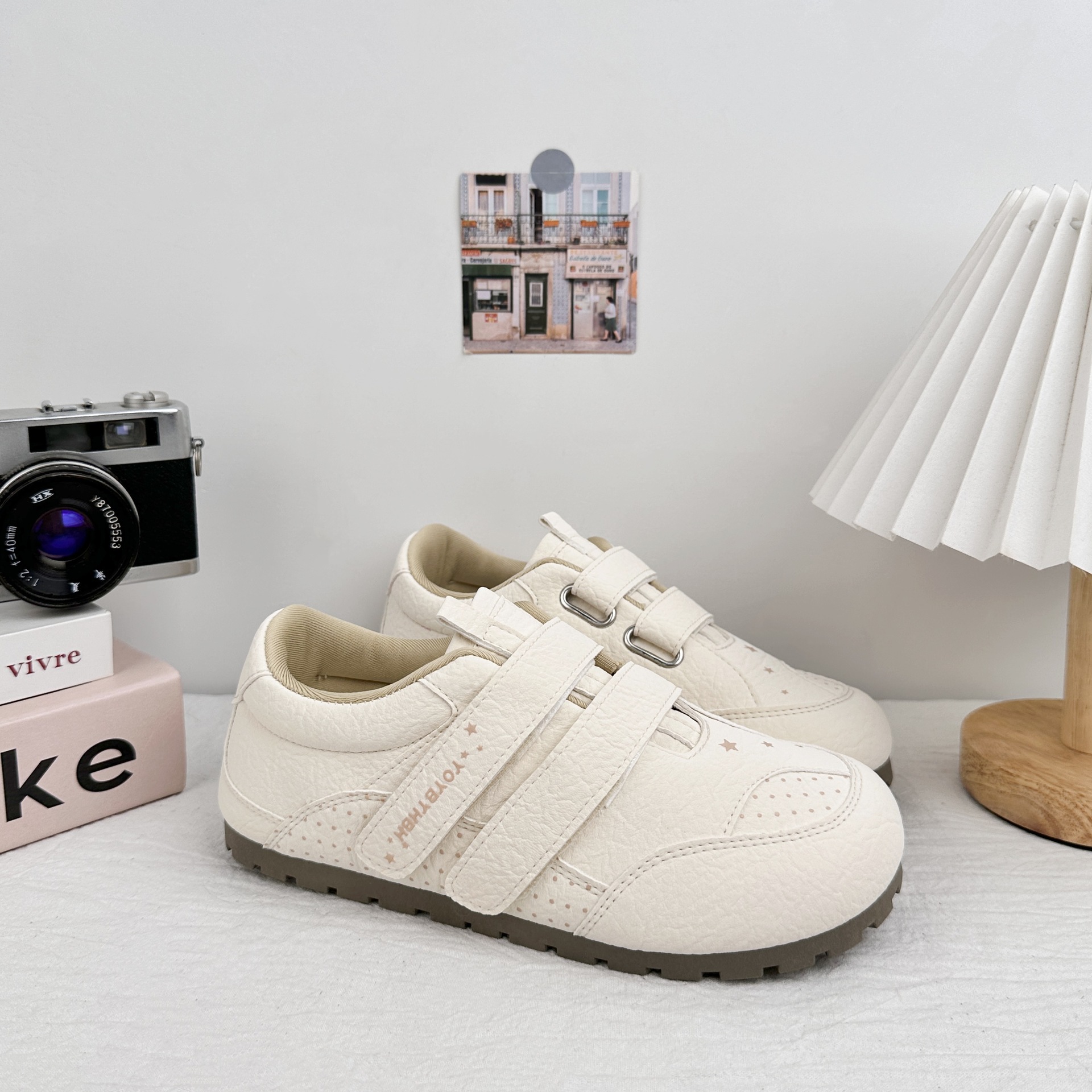 Yuanbo versátil zapatos de entrenamiento alemán 2025 otoño nuevos zapatos deportivos ligeros para estudiantes zapatos casuales planos zapatos de skate