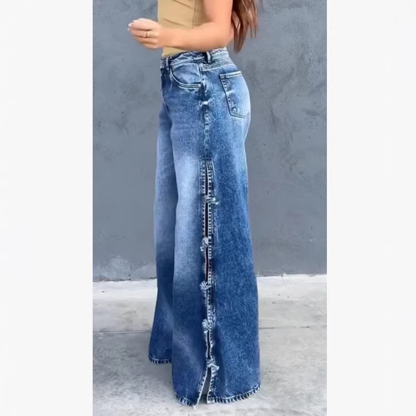 Calça jeans feminina elegante de perna larga, moderna e versátil, com estilo urbano americano._voghion.com