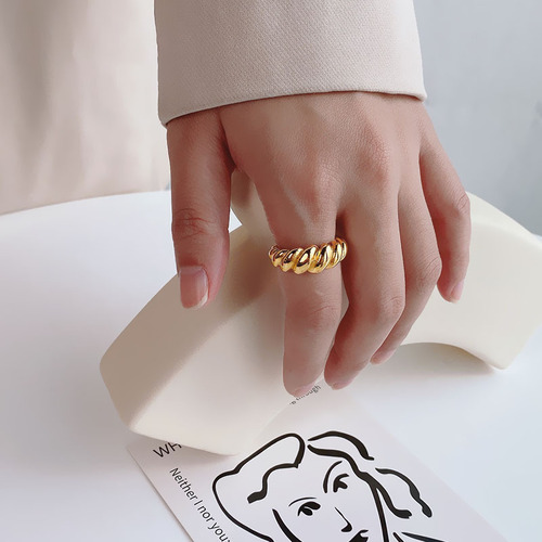 Simple titanium steel ring female croissant 18k gold niche high-end cool style ring personalized internet celebrity jewelry