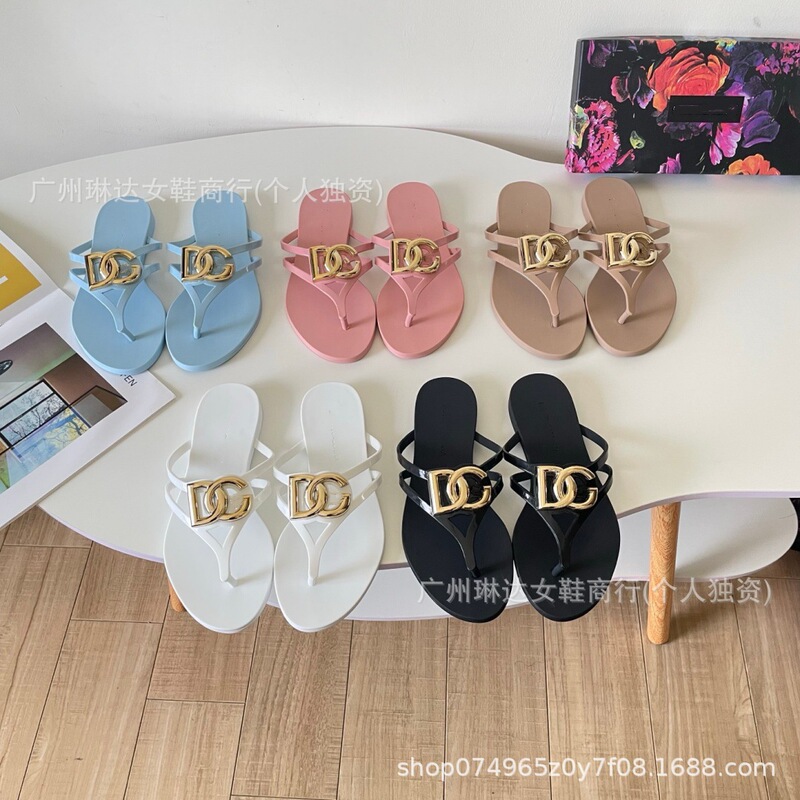 D brand 2026 summer women's flip-flops with crystal jelly and metal buckle, beach casual flat sandals