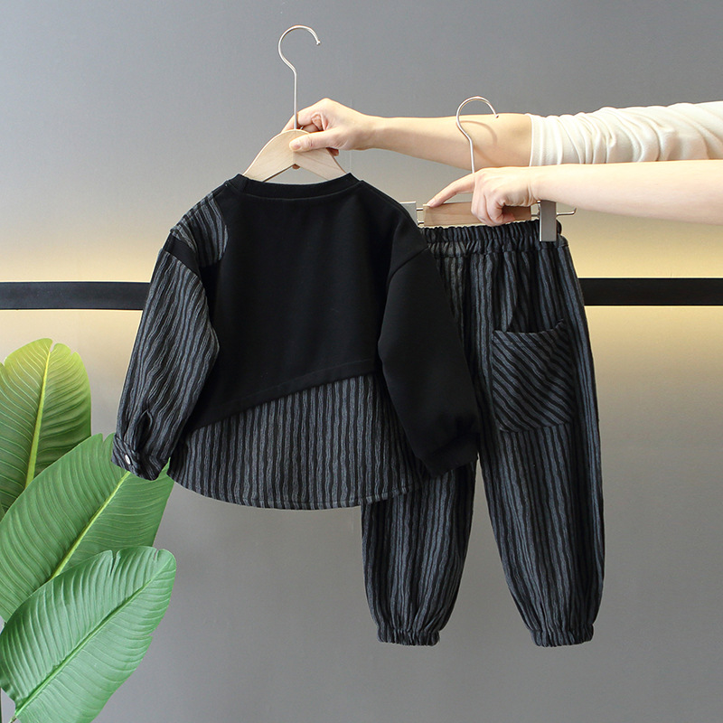 6128 Traje de primavera para niños 2025 nuevo suéter a rayas fresco y guapo falso de dos piezas de bebé moda fresca primavera y otoño