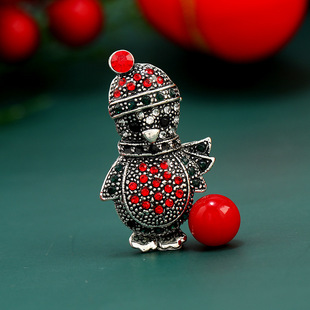 New creative gift diamond Christmas brooch European and American retro cartoon image pin accessories