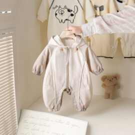 婴儿衣服春秋季韩版洋气宝宝外出服百天周岁婴幼儿连体冲锋衣爬服