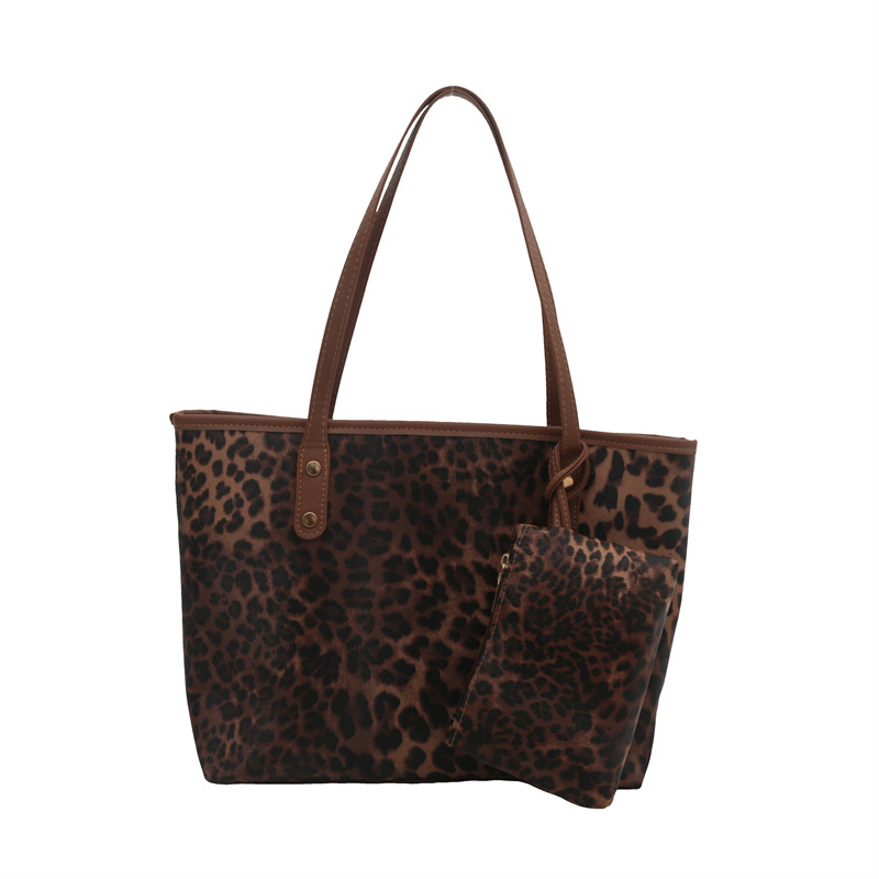 Bolsa de moda coreana de gran capacidad de leopardo para mujeres otoño y invierno 2024 nuevo tipo de bolsa de hombro para niños casuales