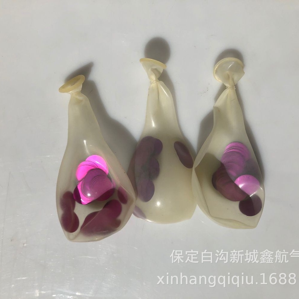 Блестки 2,2 г. Прозрачные: блестки цвета розы и красного цвета.