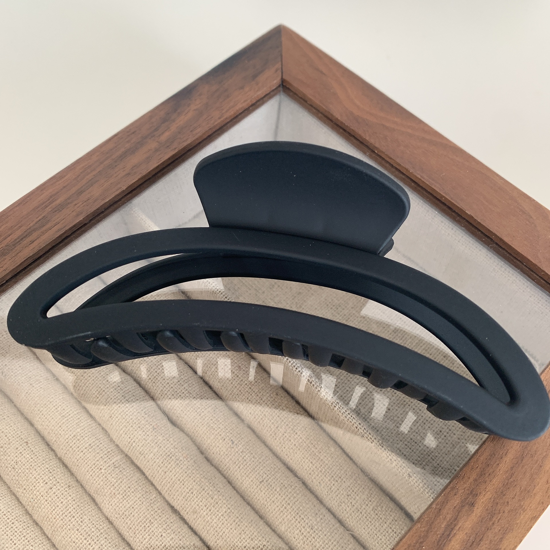 Suave Morandi color horquilla grande clip de tiburón Crescent esmerilado textura espalda Cabeza updo pelo clip accesorios para el cabello