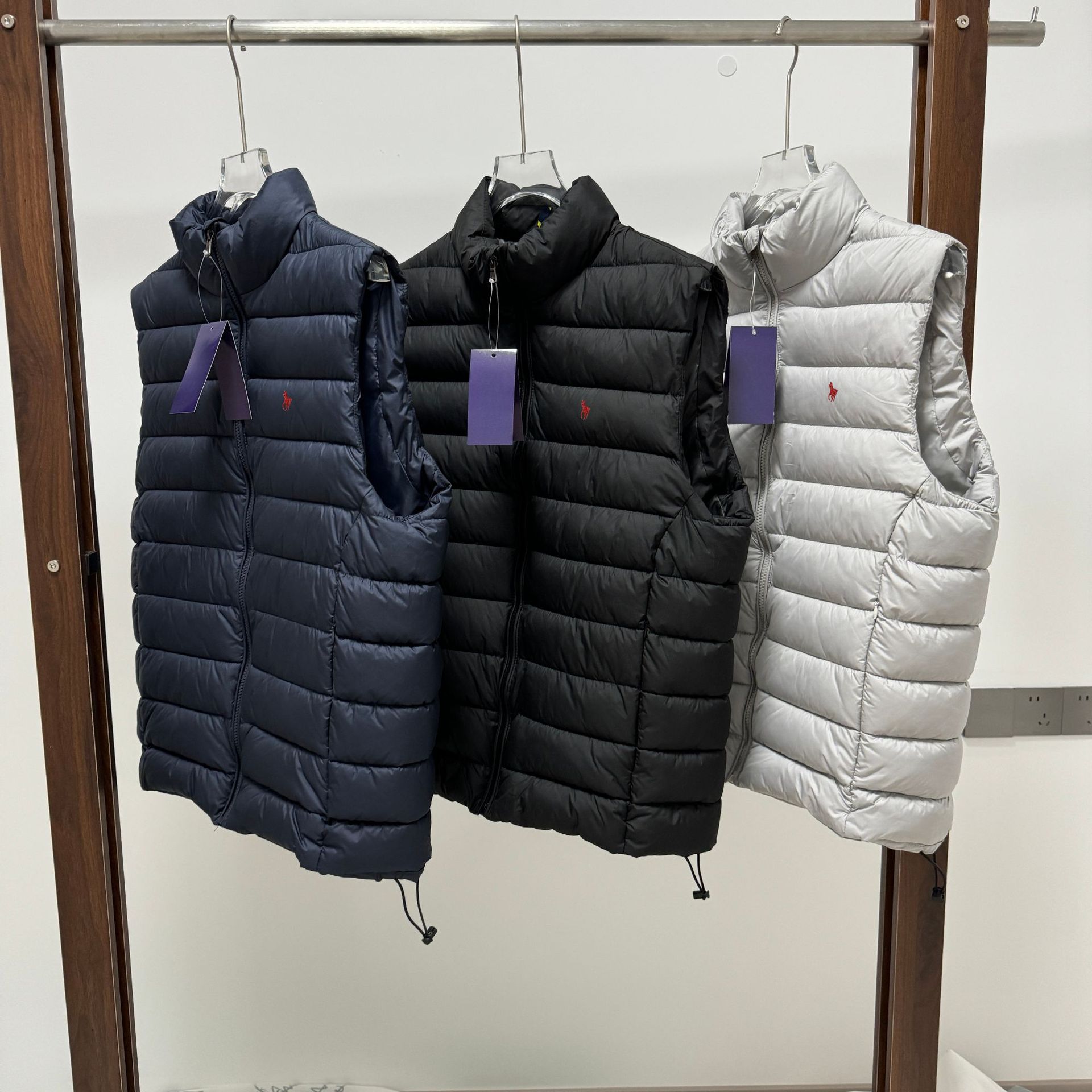 Classic pony embroidery lightweight cotton vest with stand-up collar, suitable for commuting and casual wear, can be worn as an inner or outer layer, slimming and warm sleeveless jacket