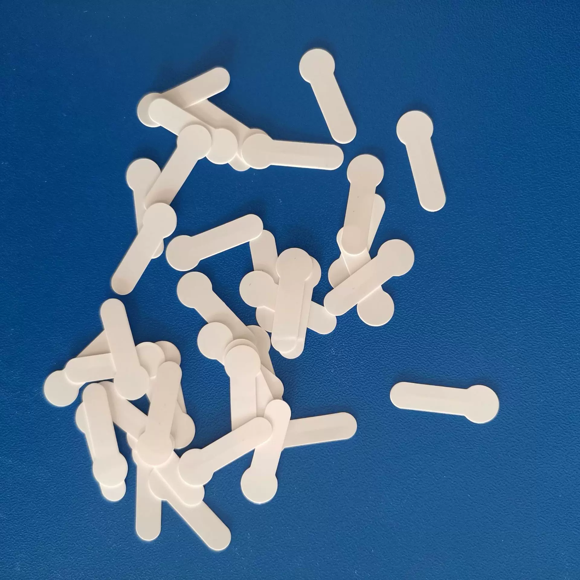 5号7号2032电池绝缘片PET隔电片电池胶片PVC绝缘插片AG电池隔电片