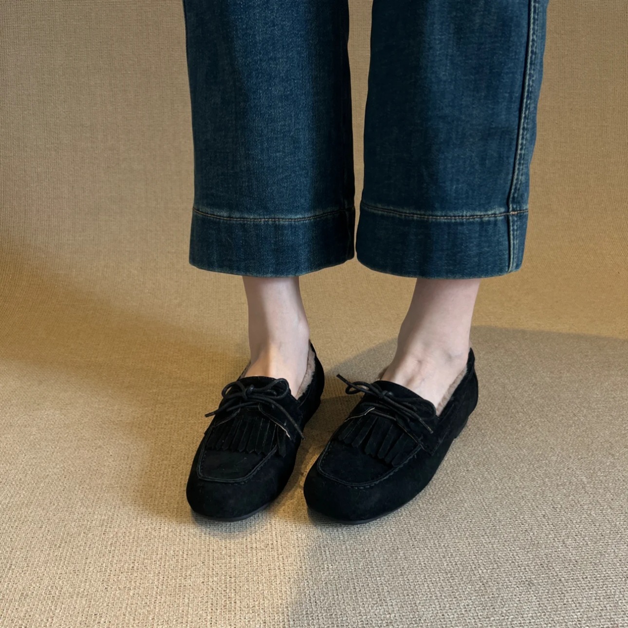 Dam loafers i äkta läder med mockatofsar och plyschfoder_voghion.com