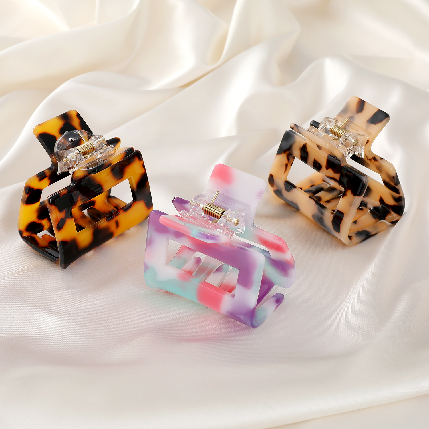 Korean New Black And White Retro Leopard Print Hairpin display picture 1