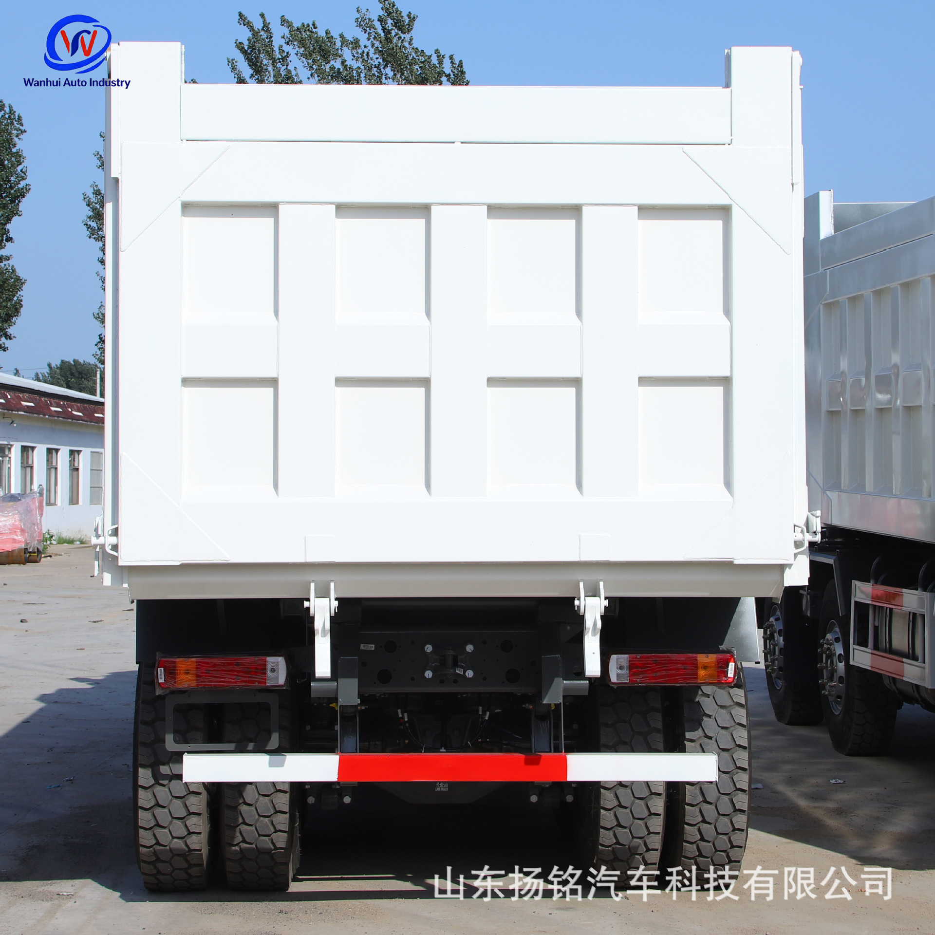 Export to Africa: Howo Dump Truck, 430 Horsepower, 8X4, Front Four-Wheel Drive, Heavy-Duty Engineering Vehicle for Earthwork Transport