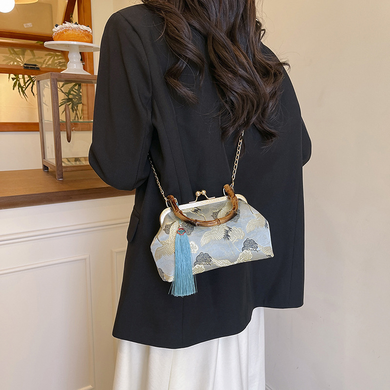 Elegant Small Shell Bucket Bag With Tassel And Bamboo Handle_voghion.com