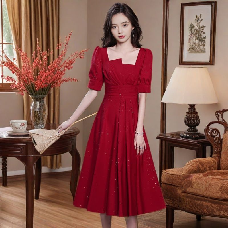 Red Banquet Dress with a Noble Temperament, Suitable for Everyday Wear, Petite Women's Wedding Evening Gown, Slim-Fit Mid-Length Dress