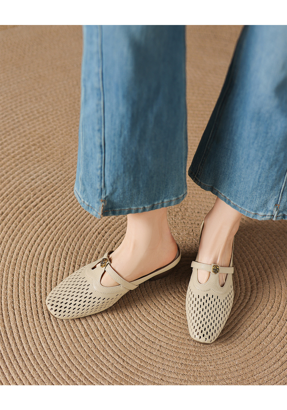 Dép sandal nữ quai chữ V da dê, gót thấp 3,5 cm, mũi kín hở gót — màu trắng ngà chi tiết 1