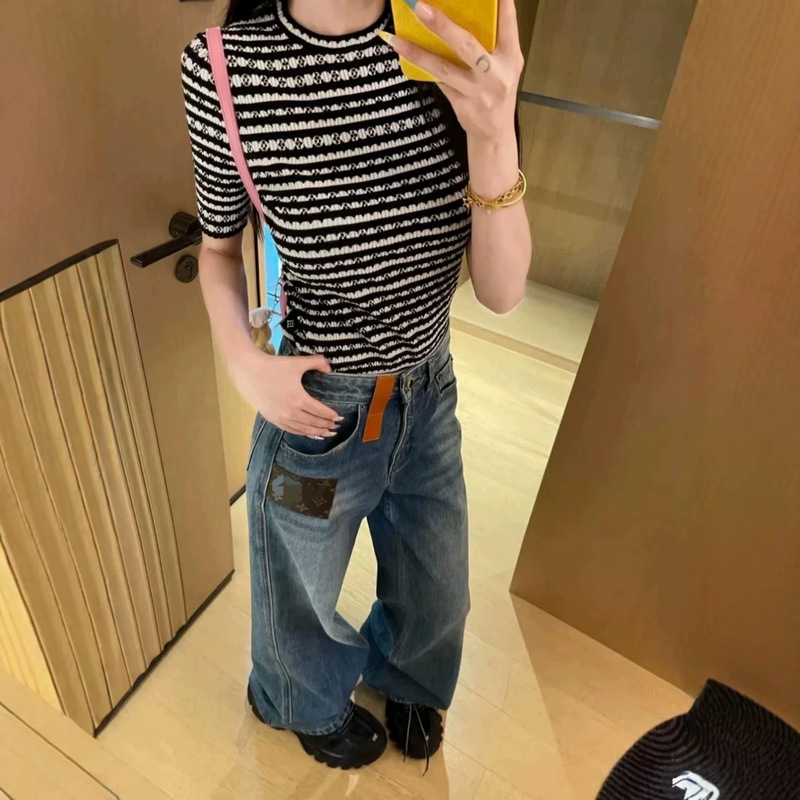 High-end 1v vintage leather label straight-leg jeans, high-waisted, straight-leg, wide-leg design, fashionable and leg-lengthening jeans
