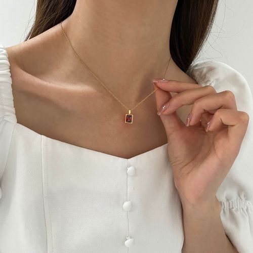 Light luxury and compact French square colored zirconium necklace rock sugar square brick fine titanium steel plated 18K real gold necklace clavicle chain