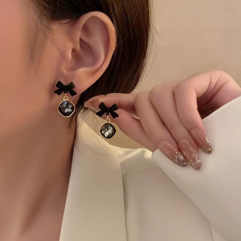 Pendientes de perlas, pendientes de estilo caliente, lujo ligero, pendientes simples de celebridades de Internet, accesorios de Yiwu, venta al por mayor