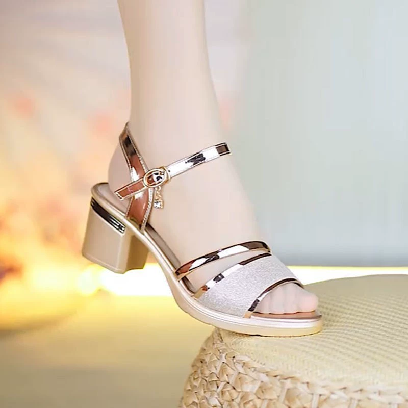 Женские летние босоножки 2025 года, открытые, нескользящие, на среднем каблуке с пряжкой, модная новинка.