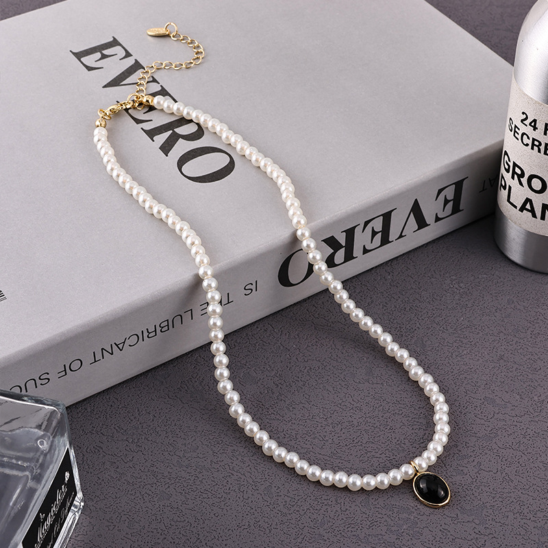 Collier ras-de-cou ovale style français délicat pour femme, collection été 2026. Nouvelle chaîne pour la clavicule._voghion.com