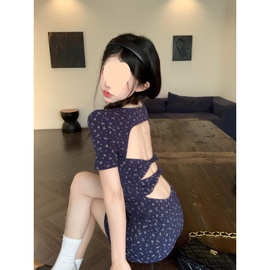 辣妹性感碎花裙夏季女装方领后背镂空设计感短款连衣裙洋气包臀裙