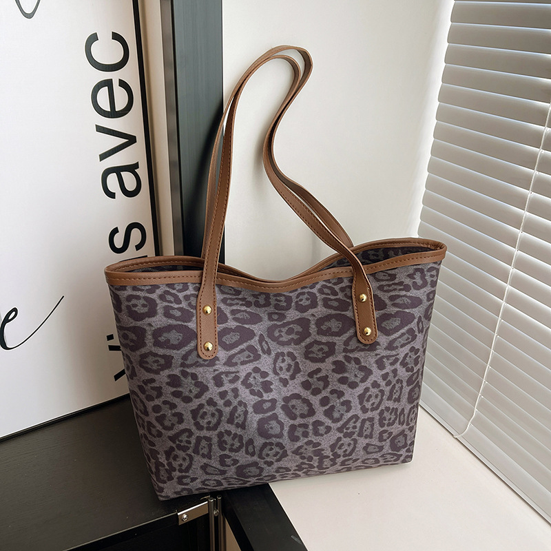 Retro Large-Capacity Leopard Print Bag 2026 New Women's Niche Style Fashionable Shoulder Bag Trendy Commuter Tote Bag
