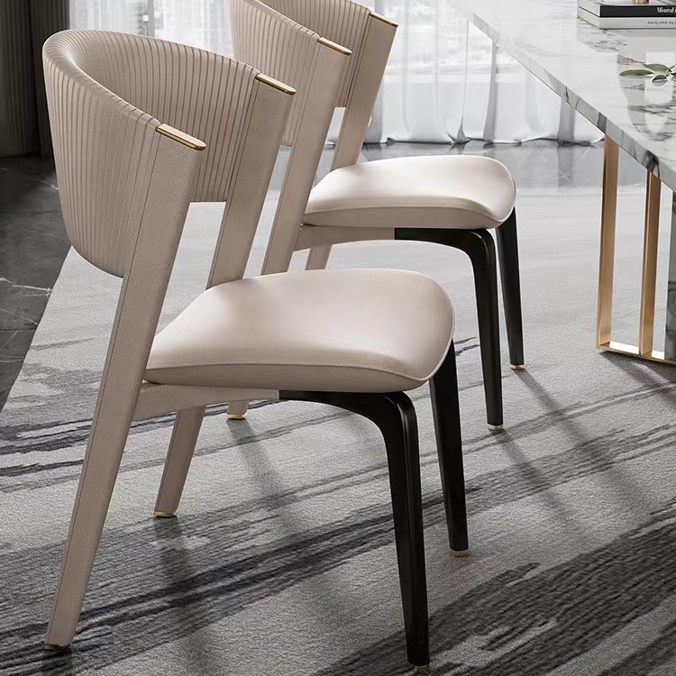 이탈리아 스타일 미니멀리스트 다이닝 체어 현대 간단한 홈 디자이너 하이 엔드 패션 등받이 의자 단단한 나무 레스토랑 라이트 럭셔리 의자