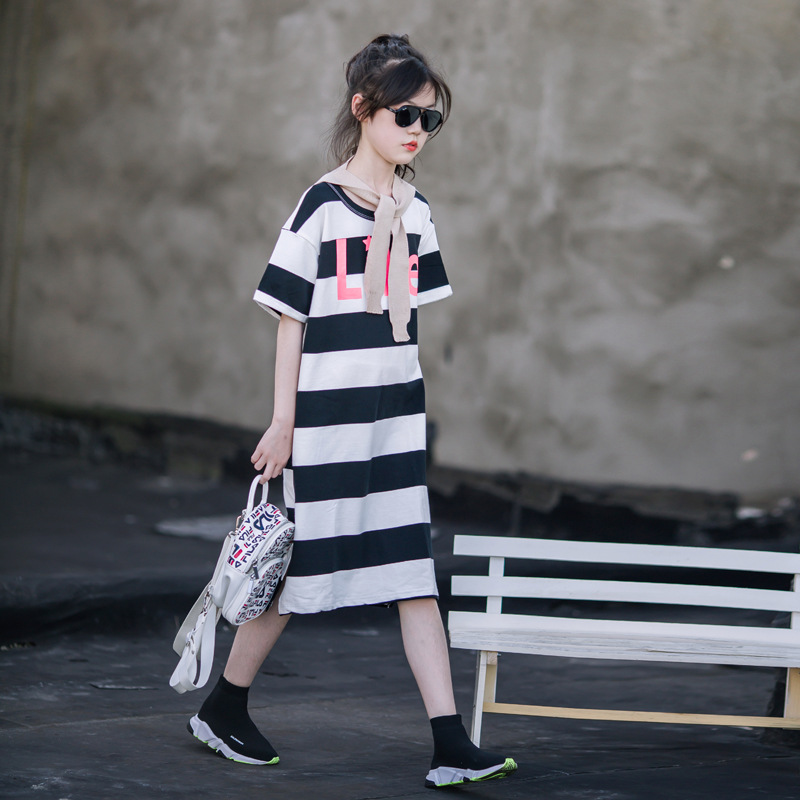 Las niñas se visten 2023 verano nuevo estilo casual vigoroso algodón camiseta falda medio y grande niños sueltos casual rayas