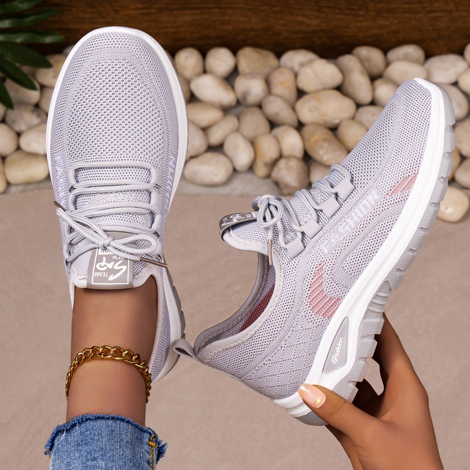 Zapatos de mujer primavera zapatos de deporte transpirables zapatos de mujer de moda versátiles zapatos de tela de vuelo con suela suave no se cansa zapatos de malla cómodos