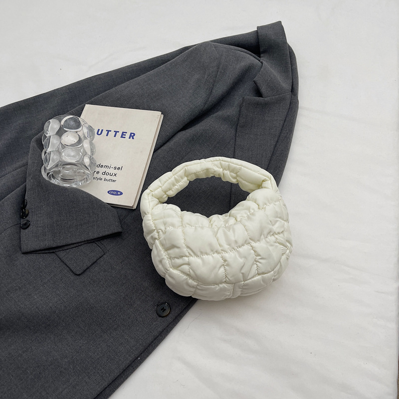 Bolso de nube a cuadros plisados coreanos al por mayor Bolso de axilas 2024 Nuevo estilo de plumón Mini bolso de moda