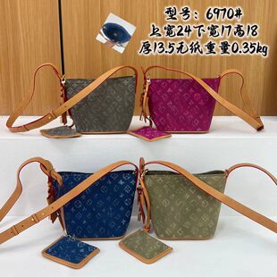 �羳L���¿�Ů���ϻ��������ذ�ˮͰ���ٴ���μ�б��Ů��