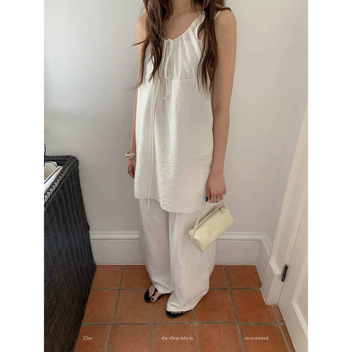 Yi En Oinbyin Съемный шнуровочный жилет с U-образным воротником