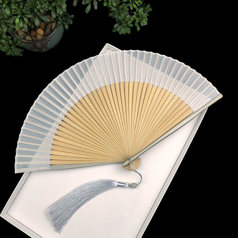 色扇子折扇中国风灰色烤漆边竹扇和风夏季日用素面折叠扇子厂批发