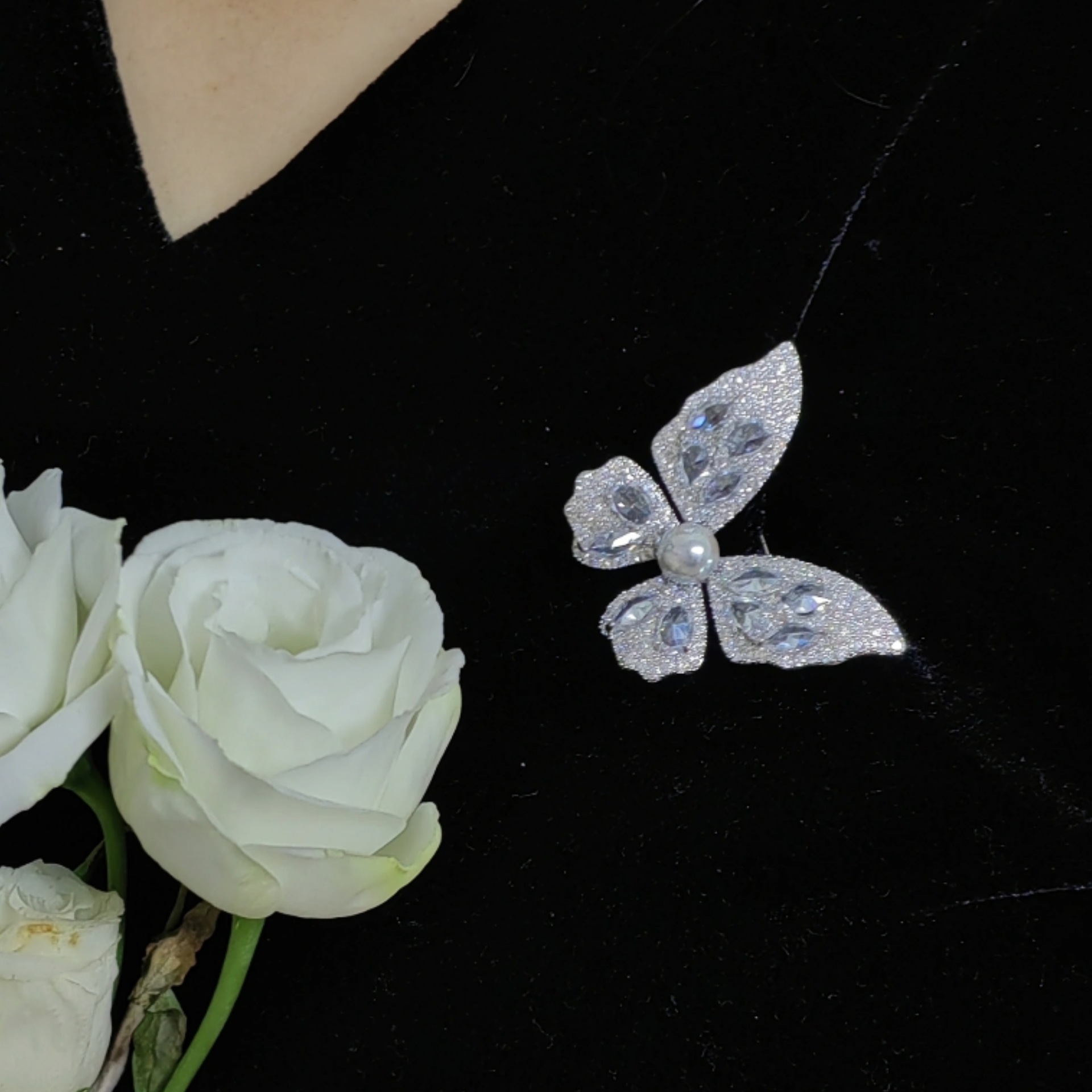 가벼운 럭셔리 나비 진주 브로치 여성의 간단한 대기 CORSAGE 하이 엔드 절묘한 패션 코트 세트 핀 액세서리