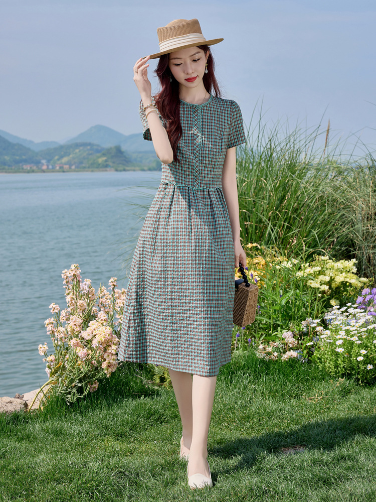 Đầm sơ mi kẻ caro cotton retro eo buộc dây dài trung bình — Màu sắc hình ảnh