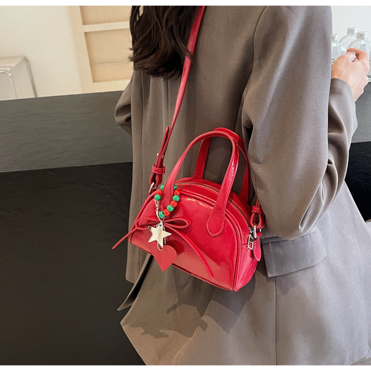 Women's Medium Pu Leather Heart Shape Streetwear Semicircle Zipper Dome Bag display picture 7