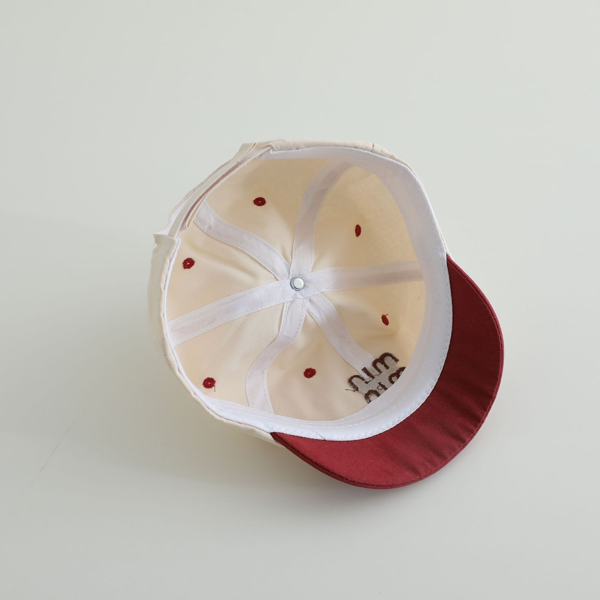 Sombrero de pato para bebés bordado letras de borde corto estilo extranjero sombrero para niños primavera y otoño sombrero de béisbol marea de verano