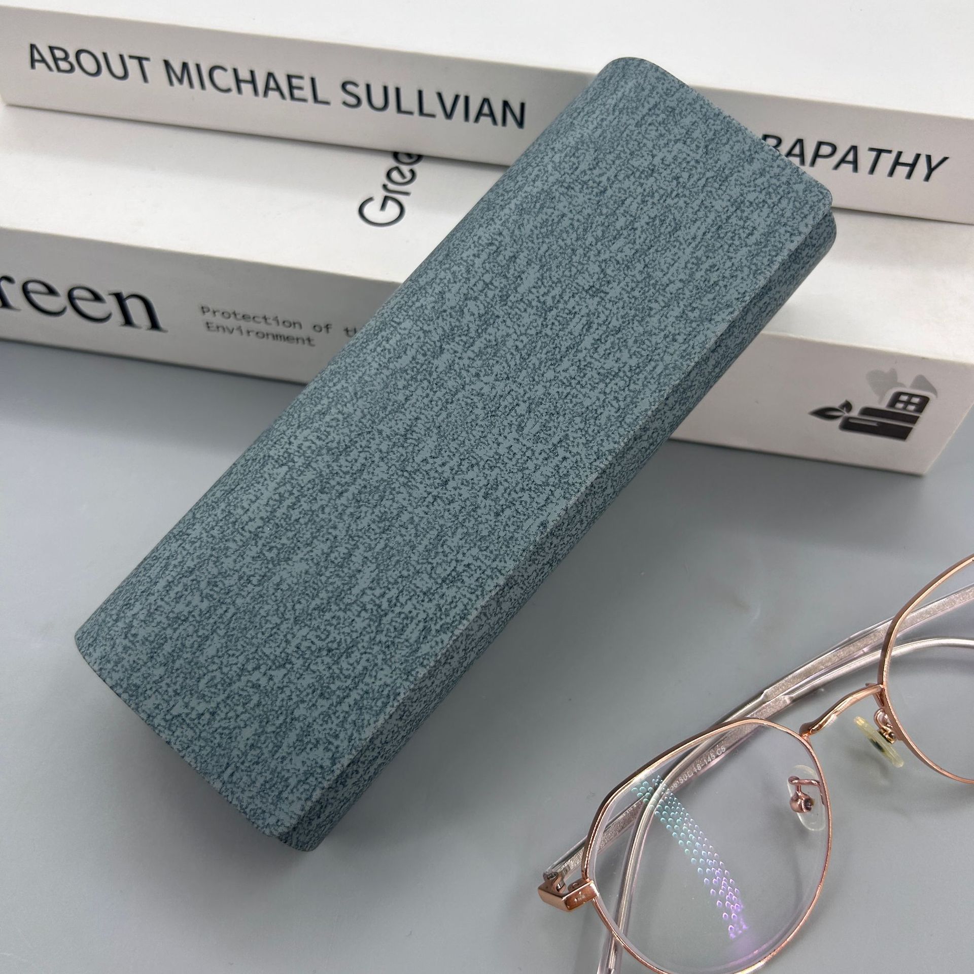 Cajas de gafas de cuero hechas a mano, cajas de almacenamiento de miopía de absorción magnética simple al por mayor, cajas de gafas de cuero mixtas transfronterizas