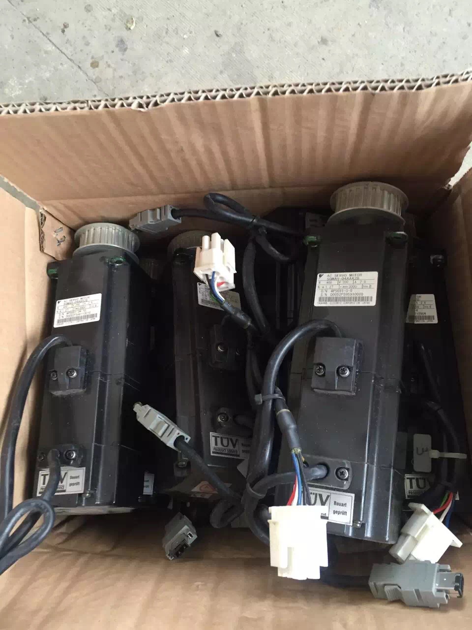 安川伺服   SGD7S-470A00A002出售有质保拍前询价