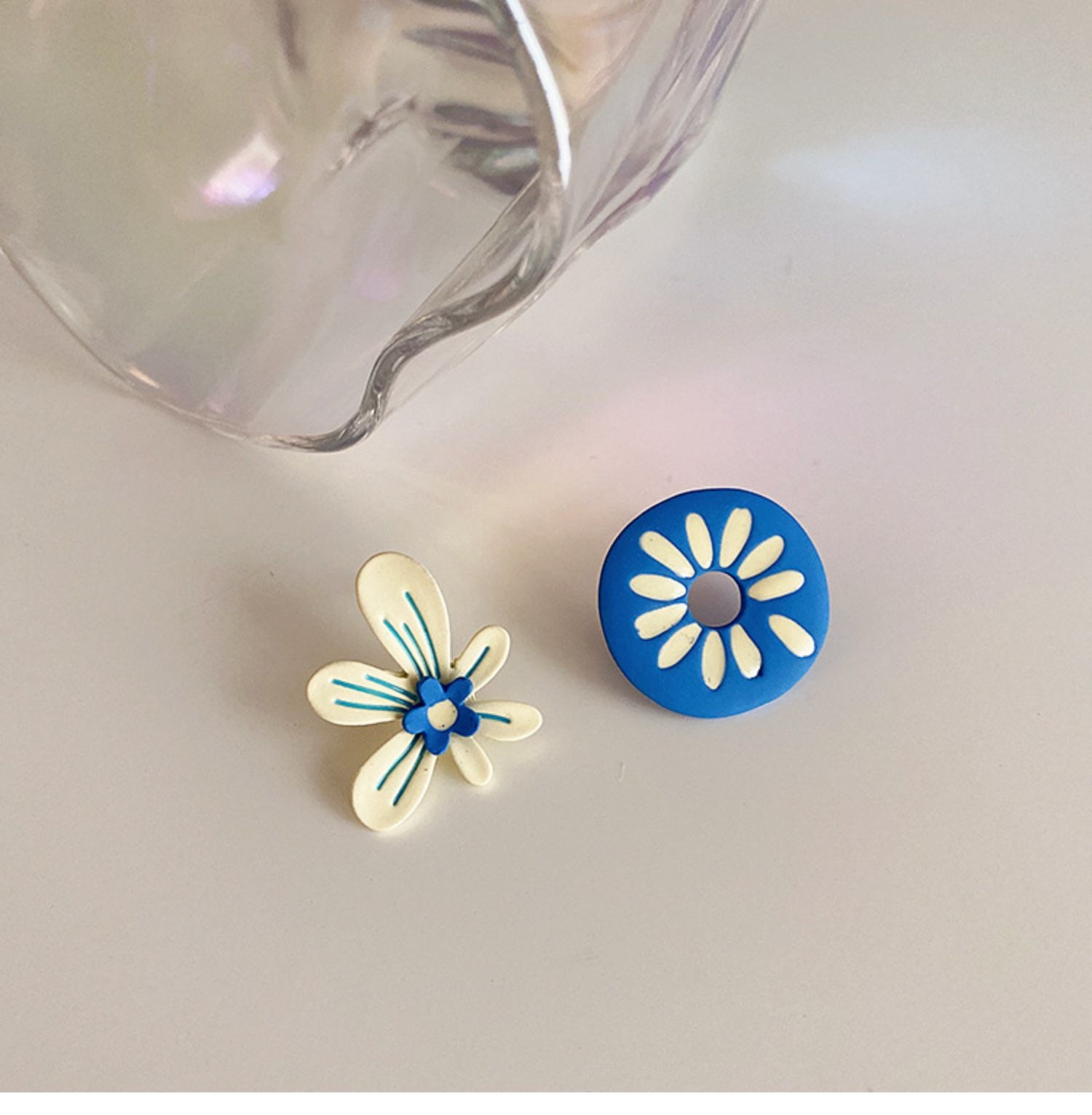 Simple Style Chrysanthemum Alloy Enamel Ear Studs 1 Pair display picture 8