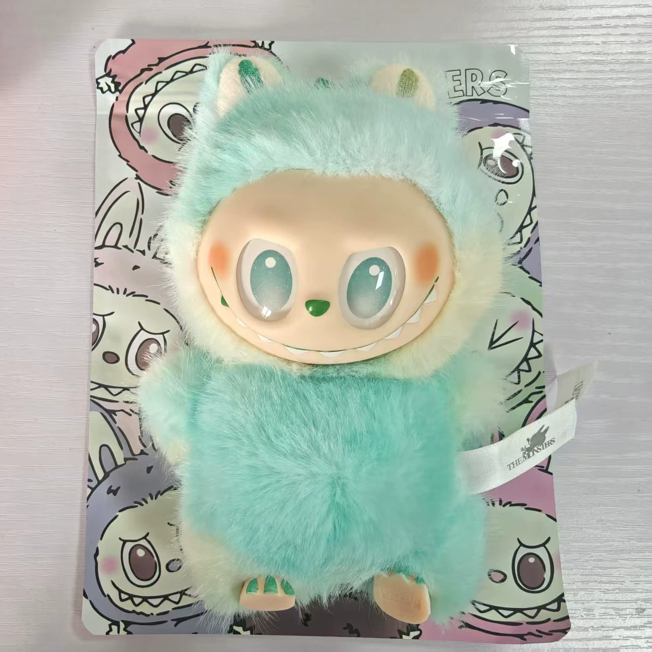 Плюшевая кукла Labubu, модная игрушка, трендовая фигурка, мягкая и милая, тёплое украшение, скрытые ушки и лицо, милый дизайн