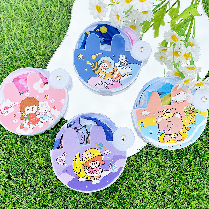 Fan de dibujos animados creativos plegables mini estudiantes portátiles ventilador de mano tela de verano adorable ventilador pequeño regalo al por mayor