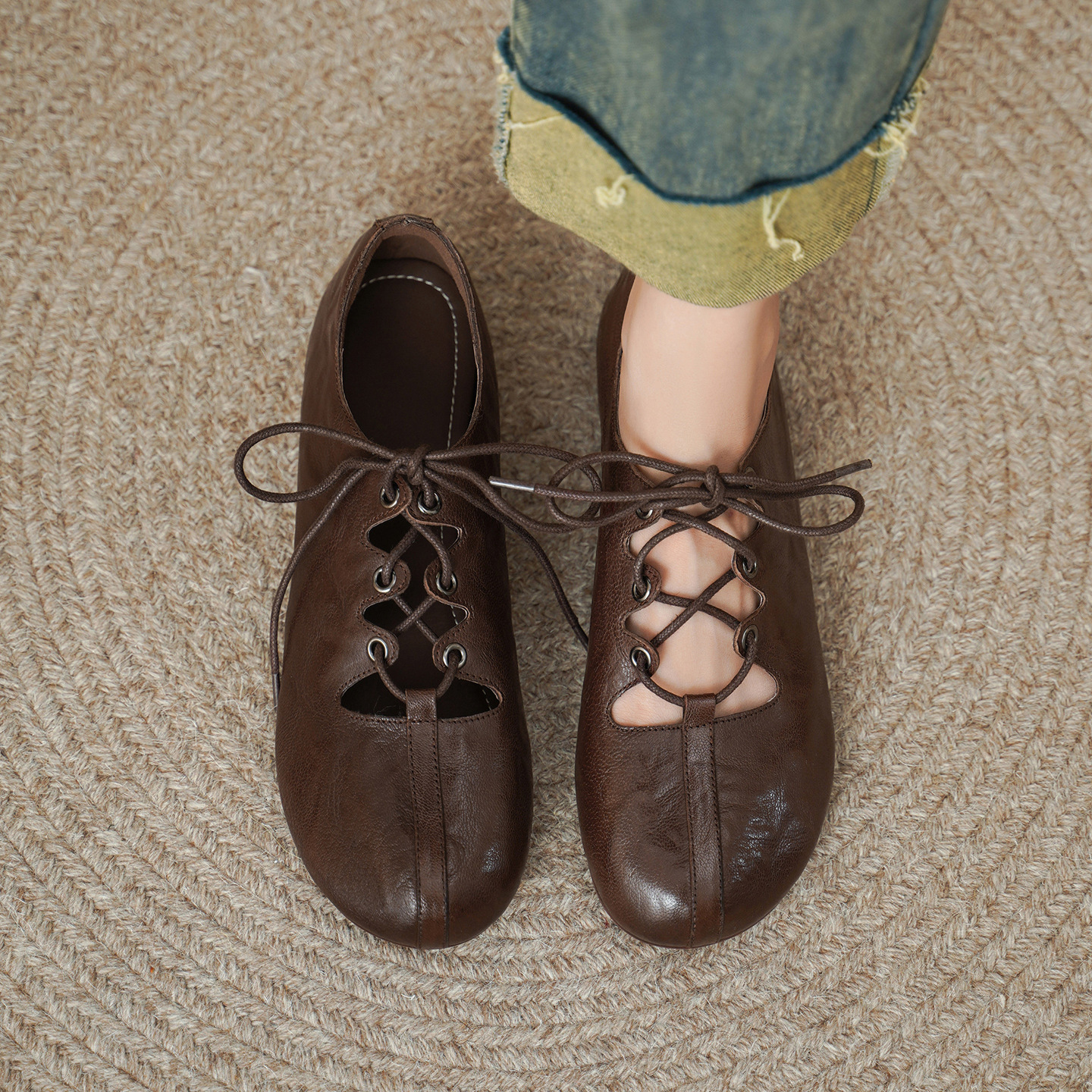 Giày da cừu nữ mũi tròn đế bệt buộc dây phong cách vintage — màu nâu