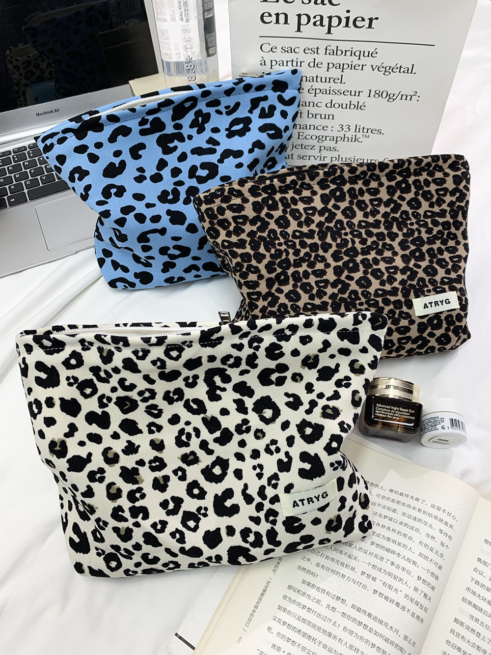 Bolsas de maquillaje de leopardo impresa bolsas de lápiz labial bolsas de almacenamiento portátiles de gran capacidad bolsas de mano una bolsa de lotes