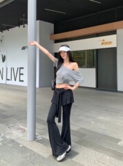 设计感斜肩扭结短袖T恤辣妹套装女夏季休闲裤垂直微喇叭裤两件套