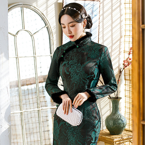 Chinese dress qipao dark green cheongsam Stand-up collar disc buckle fur edge retro elegant long cheongsam