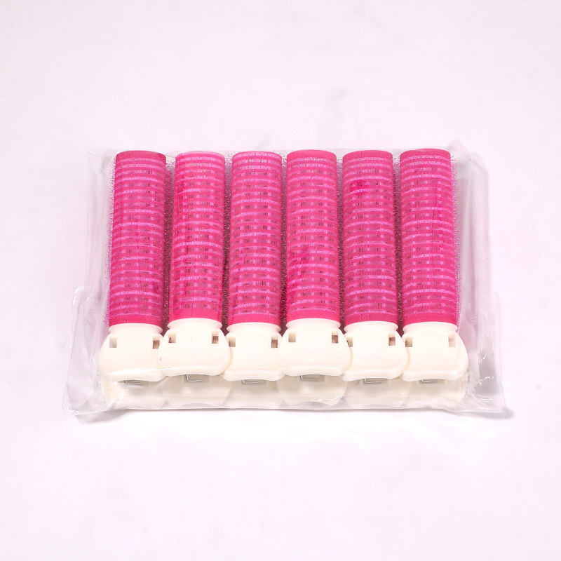 푹신한 앞머리와 로즈 레드 컬러